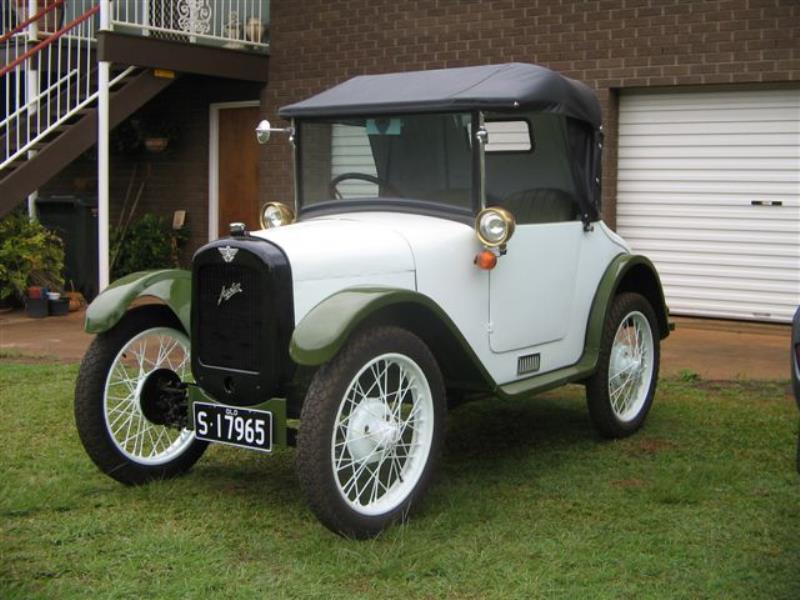 Ron-and-Noelene-Schiefelbeins---1926-Austin-7-Roadster.jpg